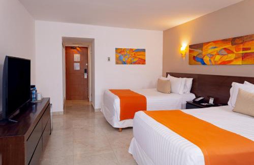 Punta Cancun Hotel | Flamingo Cancun All Inclusive