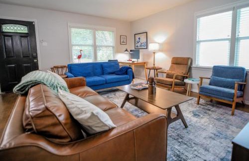 Lochwood House | Flamingo Lane House - Entire House 3BD2BA w Peloton & Tesla Chgr