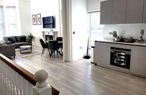 Cheltenham Apartment | Flat 1, 33 Christchurch Road, Cheltenham, GL50 2NY