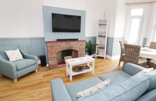 Frinton-on-Sea Apartment | Flat 1, Cambridge Court