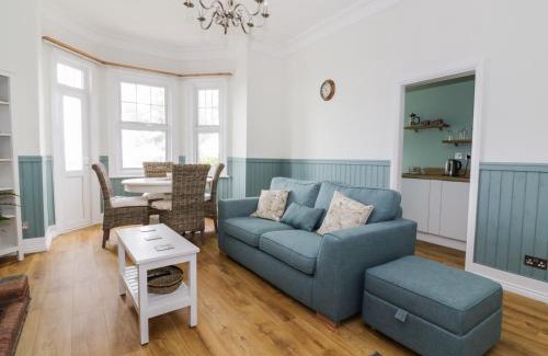 Frinton-on-Sea Apartment | Flat 1, Cambridge Court