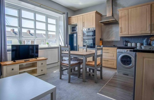 Castle Apartment | Flat 2 Brunswick - 2 Bed Economy Flat - Swansea
