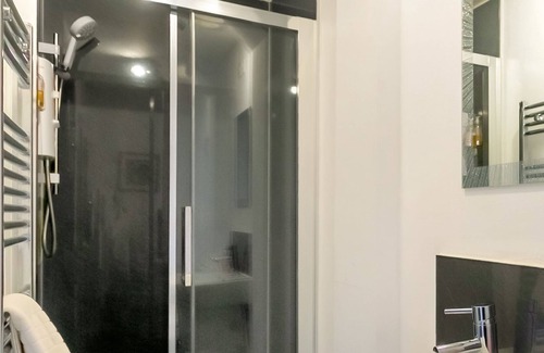 Cheltenham Apartment | Flat 3, Cheltenham, St George's - Stylish self contained 4 bed apartment, 2 bathrooms, in great loca