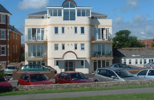 Swanage Apartment | Flat 3 Deco - Three Bedroom Apartment, Sleeps 6