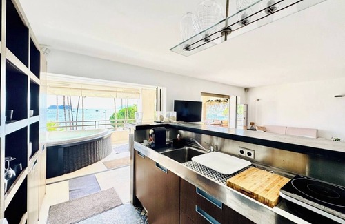 Cannes City Centre Apartment | Flat Croisette 67 - Terrace & Jacuzzi Apartment