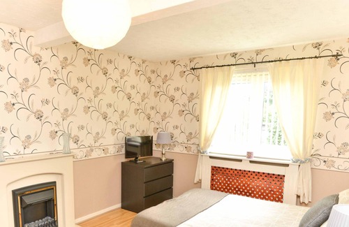 Central Aberdeen Apartment | Flat good price and value for money