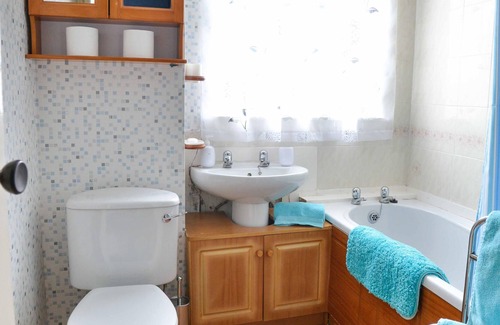 Central Aberdeen Apartment | Flat good price and value for money
