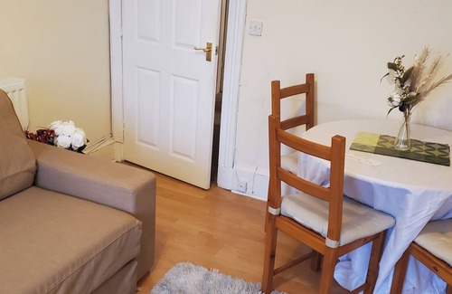 Glasgow Apartment | Flat in Glasgow,close to all Local Amenities,