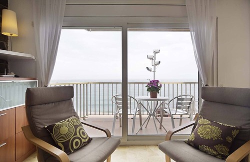Blanes Condo | Flat in seafront, in the middle of the bay, best possible location 2