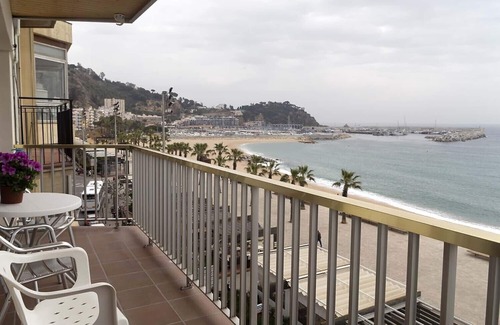 Blanes Condo | Flat in seafront, in the middle of the bay, best possible location 2
