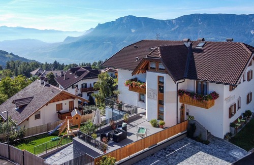 Salonetto Apartment | Flat "Meran" with a view of the mountains