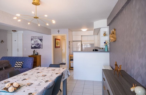 Middelkerke Apartment | Flat near Leopoldlaan with side sea view