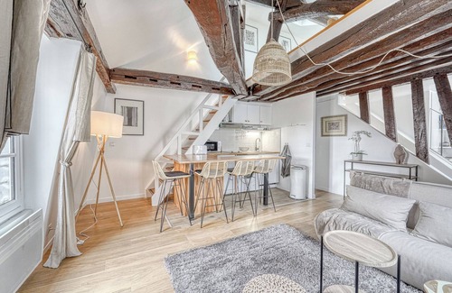 Paris City Center Apartment | Flat Standing Cosy with a Seine view