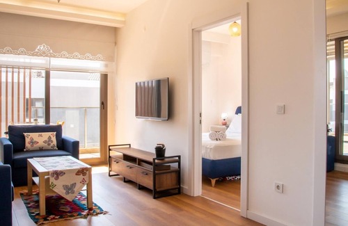 Sifne Mahallesi Apartment | Flat w Pool and Balcony 5 min to Beach in Alacati