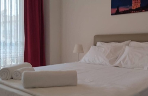 Mahmutlar Apartment | Flat w Pool and Sea-view Balcony, 1 min to Beach