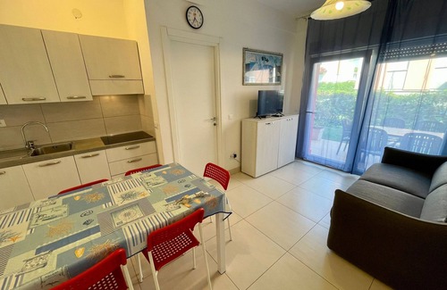 Porto Santa Margherita Apartment | Flat with private garden by the sea