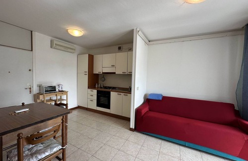 Bibione Apartment | Flat with side sea view just steps from the beach