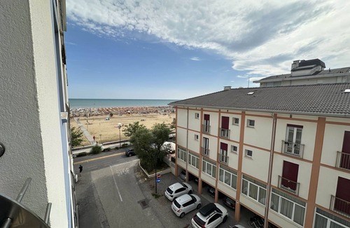 Bibione Apartment | Flat with side sea view just steps from the beach