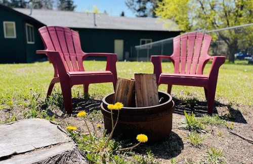 Woods Bay House | Flathead Lake Retreat-Walk to the lake!