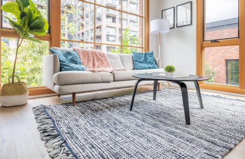 Uptown Apartment | Flawless 1 BR Apartment in Portland + Parking