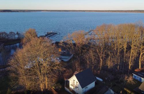 Muritz Villa | FLEESENTRAUM Seevilla Kormoran - Direkt am Fleesensee - Familien und Aktivurlauber - Whirlpool Sauna Garten Nintendo - SUP Kanu Kajak inklusive