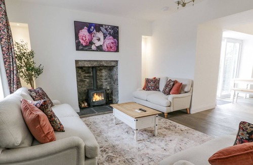 Gatehouse-of-Fleet House | FLEETBANK, pet friendly, with hot tub in Gatehouse Of Fleet