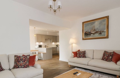 Gatehouse-of-Fleet House | FLEETBANK, pet friendly, with hot tub in Gatehouse Of Fleet