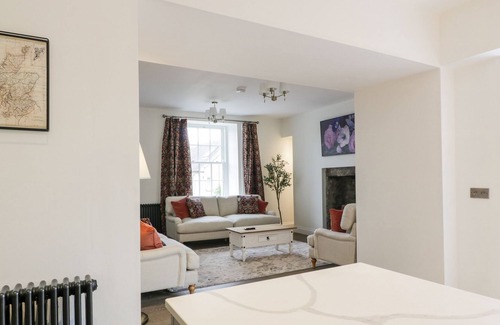 Gatehouse-of-Fleet House | FLEETBANK, pet friendly, with hot tub in Gatehouse Of Fleet