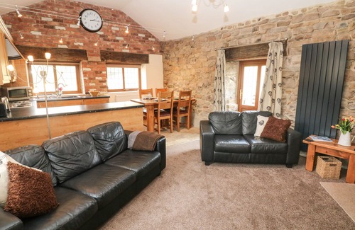 Crich Cottage | FLETCHERS BARN, family friendly, with open fire in Alderwasley