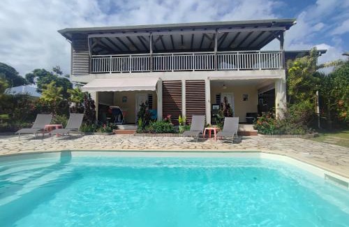 Sainte-Rose Apartment | Fleur de canne