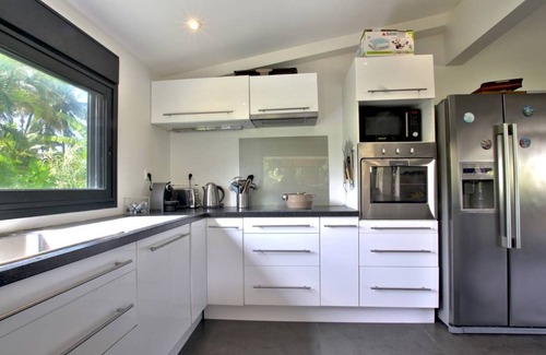 Etang Sale Les Bains Villa | - FLEUR DE L'ETANG -