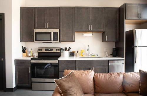 Westown Apartment | Flexhome Deer District Studio Apt - One Block from Fiserv and Baird