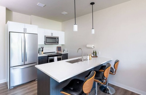 Lower East Side Apartment | Flexhome East Side Luxury 1BR Apt - Near Brady St with Balcony and Lounge