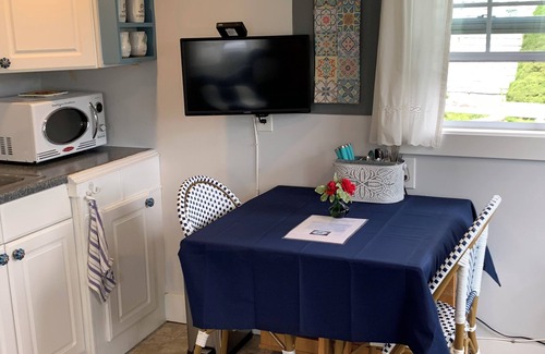 Snug Harbor Cottage | Flexible Cancellation! The Snug Cottage -Snug Harbor - East Matunuck, RI