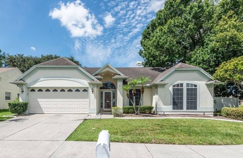 Ventura House | *Flexible Policies*- Luxurious Orlando Home in Gated Golf Community