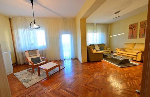 Three Oaks Villa | FLH - Wadema Villa