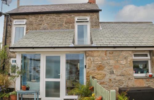 Pendeen House | Flintstone Cottage