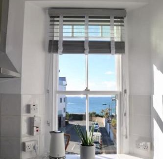 Newquay City Centre Apartment | Flip Flop Flat, Sea Views, Short Stroll to Beaches