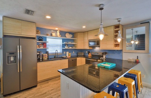 New Smyrna Beach House | FLIP FLOP LIING 2! 4 Bdrms, 3 Bths, STEPS TO THE SAND!