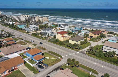 New Smyrna Beach House | FLIP FLOP LIING 2! 4 Bdrms, 3 Bths, STEPS TO THE SAND!