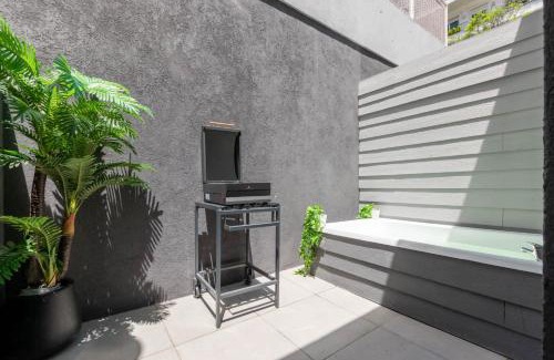 Palermo House | Fliphaus ChicHaus 9 Lux Units 36 pax Daily Housekeeping!