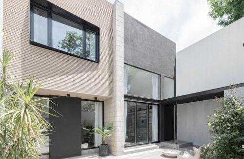 Palermo House | Fliphaus Villa Honduras 5700 - Lux 5 Bd Gastronomic Area Daily Housekeeping!