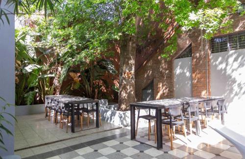 Palermo House | Fliphaus Villa Salvador 4600 - 5 Bd Unique Villa Pool & BBQ Plaza Armenia