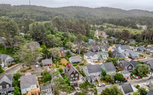Nelscott House | Float On Inn