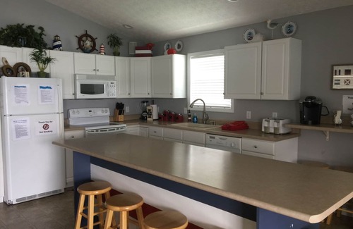 La Follette House | Floating Holiday #2 on Norris Lake at Springs Dock Marina. Front row view.