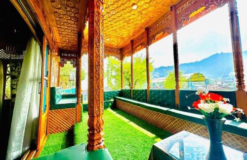 Dal Lake Boat Rental | Floating Luxury Group Of Houseboats