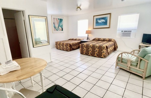 Marathon Hotel | Floating Sea Cove Resort & Marina