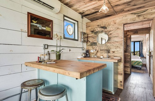 Round Top House | Flophouze Shipping Container Hotel - Houze 1