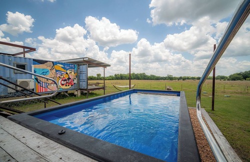 Round Top House | Flophouze Shipping Container Hotel - Houze 3