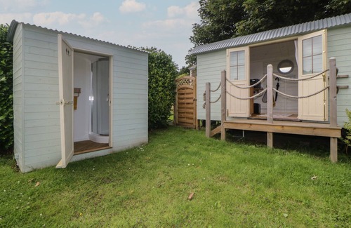 Liskeard Cottage | Flora's Hut